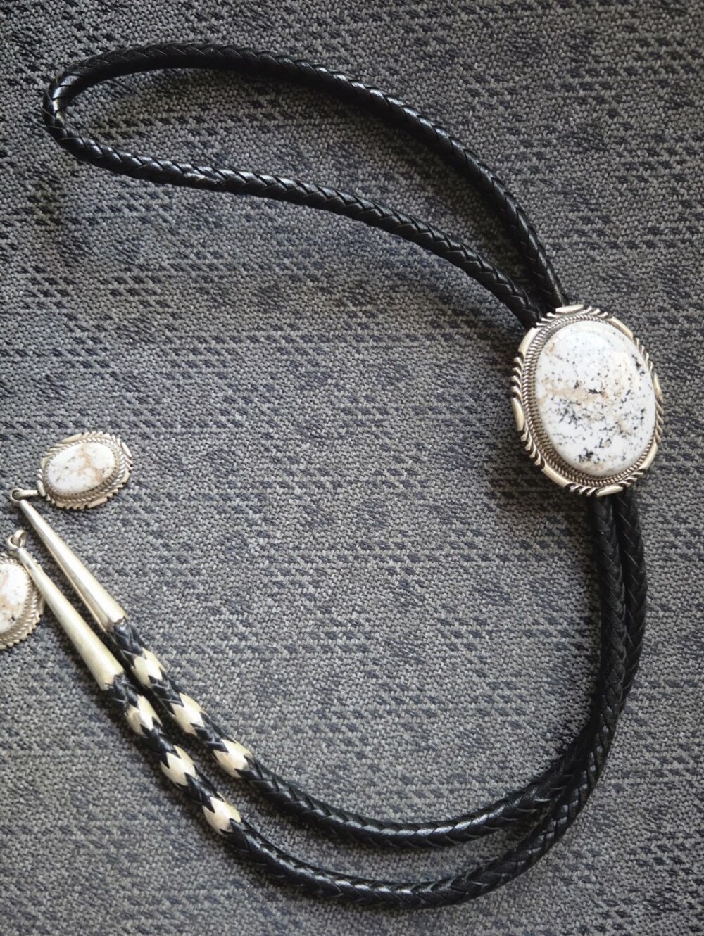 VINTAGE  Unique WHITE BUFFALO  Stone Bolo Tie / Silver Set Stine Tips